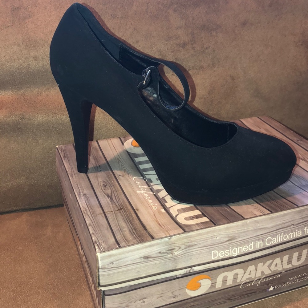 Black High heel shoes